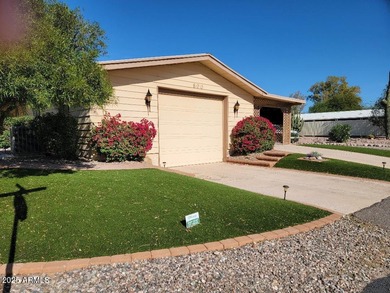 This is a lovely 3 bedroom 2 bath home. Open floorplan with on 3 Parks Fairways in Arizona - for sale on GolfHomes.com, golf home, golf lot