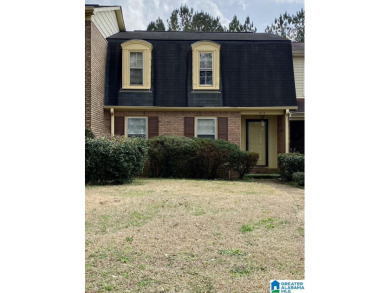 COME FALL IN LOVE WITH THIS ADORABLE 2 BEDROOM 2 BATH TOWNHOME on Woodland Forrest Country Club in Alabama - for sale on GolfHomes.com, golf home, golf lot