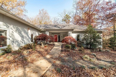10' & 9' ceilings - sunroom vaulted with trapezoid windows on Cortez Golf Course in Arkansas - for sale on GolfHomes.com, golf home, golf lot