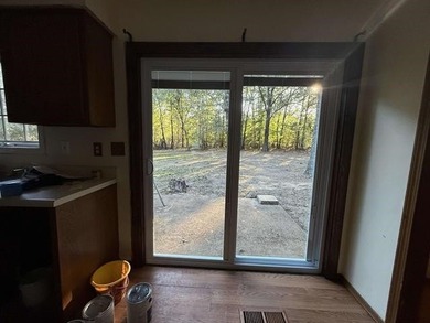 Welcome home to this inviting 3-bedroom, all-electric property on Cherokee Village South Course in Arkansas - for sale on GolfHomes.com, golf home, golf lot