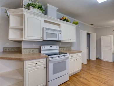 Come and see this turn key ready 3/2 by Palm Harbor home (Vegas on Zellwood Station Country Club in Florida - for sale on GolfHomes.com, golf home, golf lot