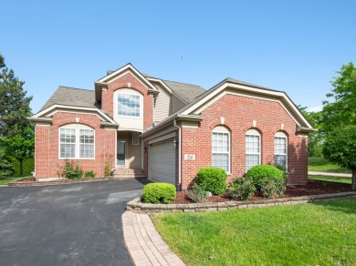 Welcome to your new 2 story home, nestled in the highly on Palos Country Club in Illinois - for sale on GolfHomes.com, golf home, golf lot