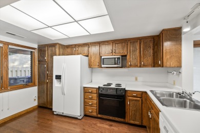 Charming townhouse on the 1st Fairway of Bloomington Country on Bloomington Country Club in Utah - for sale on GolfHomes.com, golf home, golf lot