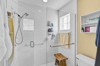 Start the new year in this beautifully maintained 2BR/2BA plus on Peridia Golf and Country Club in Florida - for sale on GolfHomes.com, golf home, golf lot