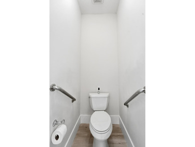 Natural Beauty! Corner lot - This 3/2/2 split plan is ready for on Ironhorse Country Club in Florida - for sale on GolfHomes.com, golf home, golf lot