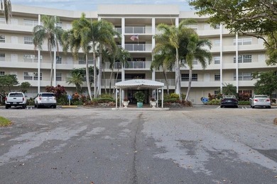 2-bed, 2-bath golf-view condo in the desirable all-ages Palm on Palm-Aire Country Club and Resort - The Oaks in Florida - for sale on GolfHomes.com, golf home, golf lot