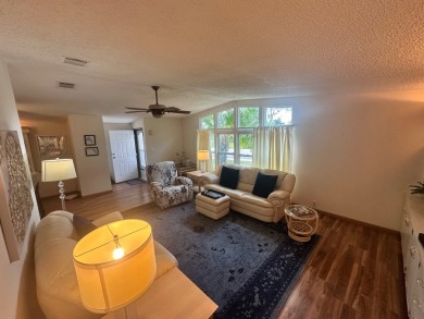 A well cared for 2 bedrooms, 2 bathrooms Palm Harbor home on the on Del Tura Golf and Country Club in Florida - for sale on GolfHomes.com, golf home, golf lot