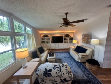 A well cared for 2 bedrooms, 2 bathrooms Palm Harbor home on the on Del Tura Golf and Country Club in Florida - for sale on GolfHomes.com, golf home, golf lot
