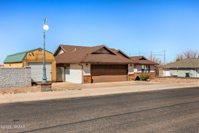 Nice curb appeal, 3-bedroom 2 bath home in a well-established on Snowflake Municipal Golf Course in Arizona - for sale on GolfHomes.com, golf home, golf lot