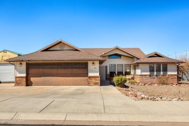 Nice curb appeal, 3-bedroom 2 bath home in a well-established on Snowflake Municipal Golf Course in Arizona - for sale on GolfHomes.com, golf home, golf lot