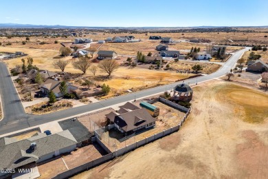 Nice curb appeal, 3-bedroom 2 bath home in a well-established on Snowflake Municipal Golf Course in Arizona - for sale on GolfHomes.com, golf home, golf lot