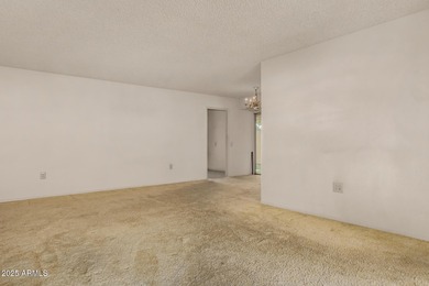 Well-cared-for 2 bed/2 bath Sun City townhome with great on Sun City-Willow Creek / Willow Brook  in Arizona - for sale on GolfHomes.com, golf home, golf lot