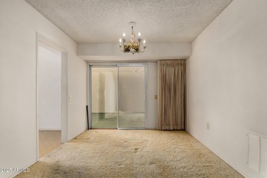 Well-cared-for 2 bed/2 bath Sun City townhome with great on Sun City-Willow Creek / Willow Brook  in Arizona - for sale on GolfHomes.com, golf home, golf lot