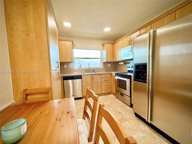 Immaculate and beautifully updated unit in a desirable 55+ on Sunrise Lakes Phase III in Florida - for sale on GolfHomes.com, golf home, golf lot