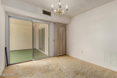 Well-cared-for 2 bed/2 bath Sun City townhome with great on Sun City-Willow Creek / Willow Brook  in Arizona - for sale on GolfHomes.com, golf home, golf lot