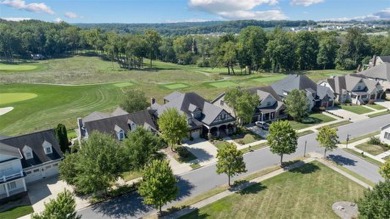 Immaculate home located in the Villages of Olde Stone on The Club At Olde Stone in Kentucky - for sale on GolfHomes.com, golf home, golf lot