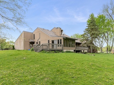 Experience luxury living in this 4-bedroom, 3.5-bathroom on Buena Vista Golf Course in Illinois - for sale on GolfHomes.com, golf home, golf lot
