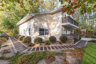 Welcome home to 25 Cherry Hills Drive! This is a beautifully on Houndslake Country Club in South Carolina - for sale on GolfHomes.com, golf home, golf lot