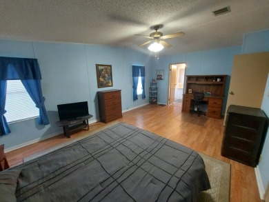 Air conditioned lanai & screened in porch are 2 ways to enjoy on Lakes at Leesburg Golf Course in Florida - for sale on GolfHomes.com, golf home, golf lot