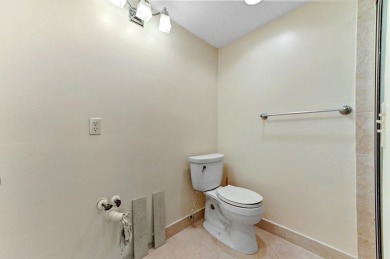 Enjoy every day in this ground-floor golf & lakeview condo in on Kings Point Golf -Flanders Way in Florida - for sale on GolfHomes.com, golf home, golf lot