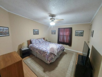 Air conditioned lanai & screened in porch are 2 ways to enjoy on Lakes at Leesburg Golf Course in Florida - for sale on GolfHomes.com, golf home, golf lot