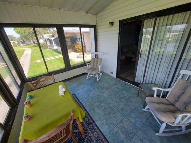 Air conditioned lanai & screened in porch are 2 ways to enjoy on Lakes at Leesburg Golf Course in Florida - for sale on GolfHomes.com, golf home, golf lot