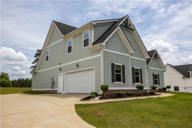 Welcome to 702 Riverside Estates -- a move-in ready, 3 bedroom on Riverside Country Club in Alabama - for sale on GolfHomes.com, golf home, golf lot