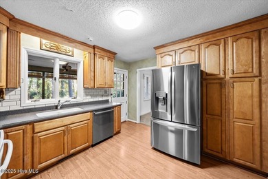 Easy one-story living in the heart of Pinehurst. This 3-bedroom on Pinehurst Resort and Country Club in North Carolina - for sale on GolfHomes.com, golf home, golf lot