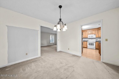 Easy one-story living in the heart of Pinehurst. This 3-bedroom on Pinehurst Resort and Country Club in North Carolina - for sale on GolfHomes.com, golf home, golf lot