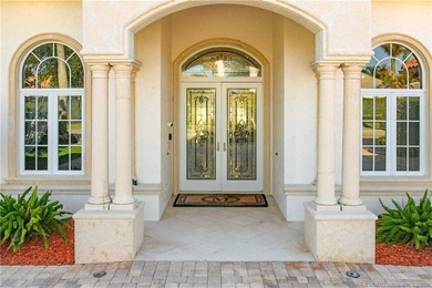 Hobe Sound Golf Club *Hidden Gem* on 8th Fairway. Rare 4BR/4BA on Hobe Sound Golf Club in Florida - for sale on GolfHomes.com, golf home, golf lot