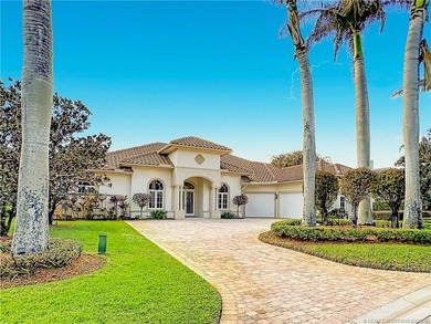 Hobe Sound Golf Club *Hidden Gem* on 8th Fairway. Rare 4BR/4BA on Hobe Sound Golf Club in Florida - for sale on GolfHomes.com, golf home, golf lot