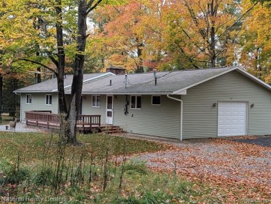 Nicely updated and well maintained year round ranch home offers on Lost Lake Woods Club in Michigan - for sale on GolfHomes.com, golf home, golf lot
