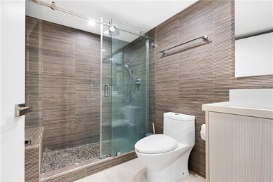 This beautiful and bright all remodeled apartment offer 3 on  in Florida - for sale on GolfHomes.com, golf home, golf lot