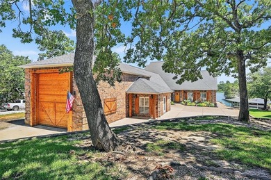 Welcome to this beautifully upgraded three-bedroom, three-bath on Lake Kiowa Golf Course in Texas - for sale on GolfHomes.com, golf home, golf lot