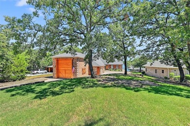 Welcome to this beautifully upgraded three-bedroom, three-bath on Lake Kiowa Golf Course in Texas - for sale on GolfHomes.com, golf home, golf lot