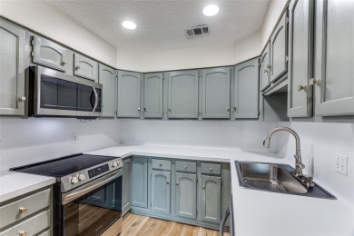 Gorgeous UPDATED open floor-plan condo in the desirable Ridglea on Ridglea Golf Course in Texas - for sale on GolfHomes.com, golf home, golf lot