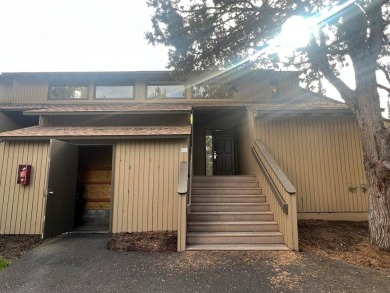 One of three Eagle Crest fractionals with a garage. This 10 week on Eagle Crest Golf Resort - Resort Course in Oregon - for sale on GolfHomes.com, golf home, golf lot