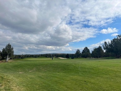 One of three Eagle Crest fractionals with a garage. This 10 week on Eagle Crest Golf Resort - Resort Course in Oregon - for sale on GolfHomes.com, golf home, golf lot