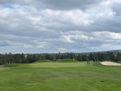 One of three Eagle Crest fractionals with a garage. This 10 week on Eagle Crest Golf Resort - Resort Course in Oregon - for sale on GolfHomes.com, golf home, golf lot