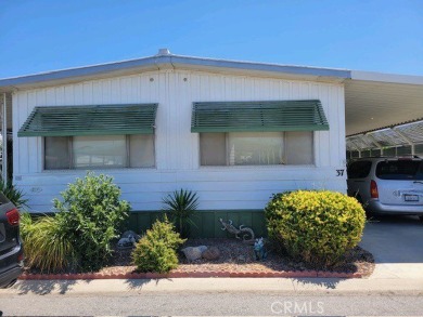 Resort living in The Lakes with this 2 bedroom, 2 bath home in on Hemet West Mobile Estates in California - for sale on GolfHomes.com, golf home, golf lot