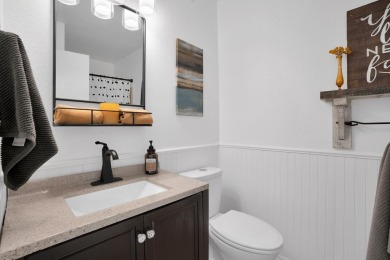 Welcome to this beautiful single-story San Jacinto model condo on Sun Lakes Country Club in California - for sale on GolfHomes.com, golf home, golf lot