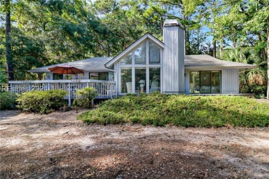 This charming property is brimming with potential. Great floor on Shipyard Golf Club in South Carolina - for sale on GolfHomes.com, golf home, golf lot