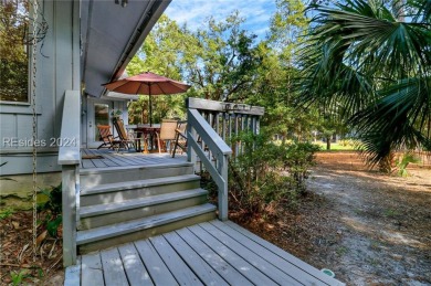 This charming property is brimming with potential. Great floor on Shipyard Golf Club in South Carolina - for sale on GolfHomes.com, golf home, golf lot