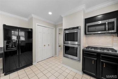 OPEN SUNDAY, 5/18, 1-3P! Circa 1976. A new and refreshing change on Forest Hills Country Club  in Missouri - for sale on GolfHomes.com, golf home, golf lot