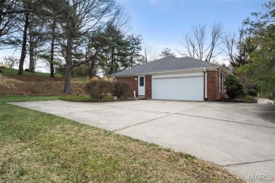OPEN SUNDAY, 5/18, 1-3P! Circa 1976. A new and refreshing change on Forest Hills Country Club  in Missouri - for sale on GolfHomes.com, golf home, golf lot