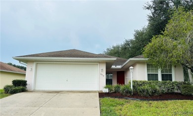 This well-maintained 2 bedroom/2 bathroom/den/2 car garage home on Twisted Oaks Golf Club in Florida - for sale on GolfHomes.com, golf home, golf lot