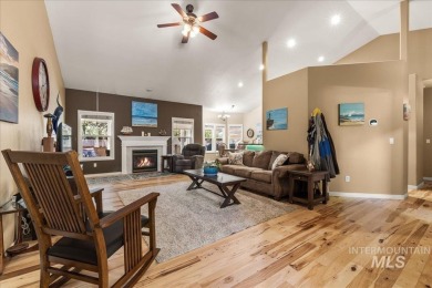 Gorgeous well maintained single level home with Beautiful 8' on Lakeview Golf Club in Idaho - for sale on GolfHomes.com, golf home, golf lot
