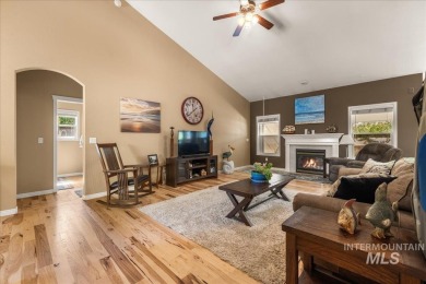 Gorgeous well maintained single level home with Beautiful 8' on Lakeview Golf Club in Idaho - for sale on GolfHomes.com, golf home, golf lot
