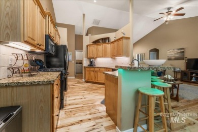 Gorgeous well maintained single level home with Beautiful 8' on Lakeview Golf Club in Idaho - for sale on GolfHomes.com, golf home, golf lot