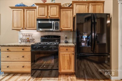 Gorgeous well maintained single level home with Beautiful 8' on Lakeview Golf Club in Idaho - for sale on GolfHomes.com, golf home, golf lot
